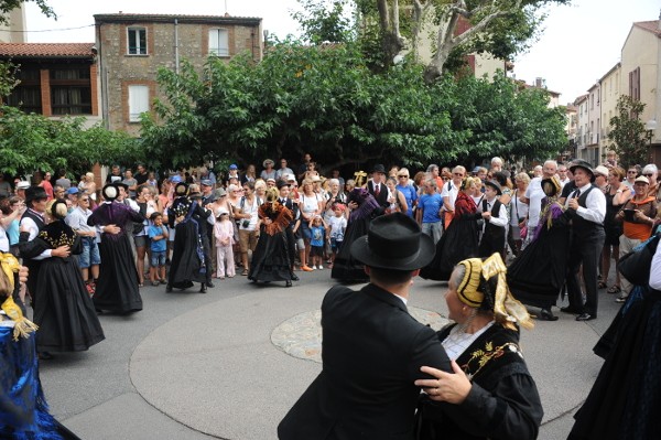 danses lors du défilé àn Thuir (Catalogne)